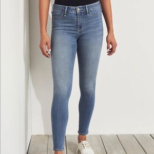 Hollister Mid-Rise Jeans Size 0Long